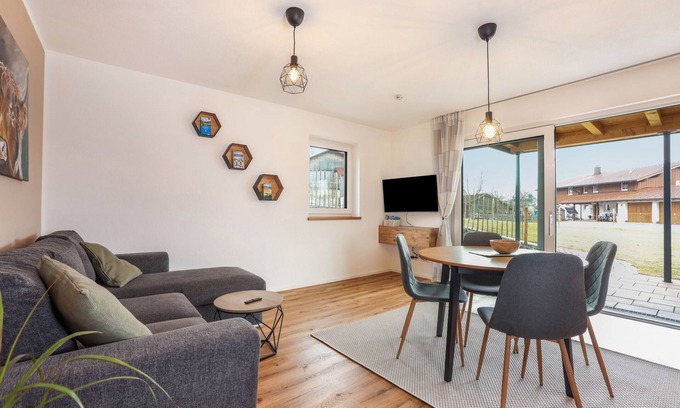 Seeg Apartment | ‘Alpenvorland’ holiday flat with mountain view, terrace, Wi-Fi and incl. Königscard