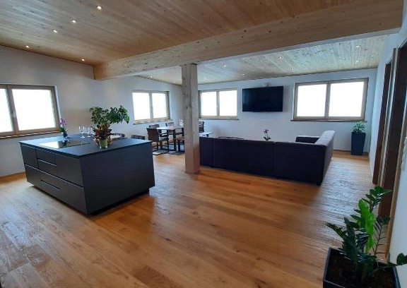 Schroecken Apartment | Alpha Apartment