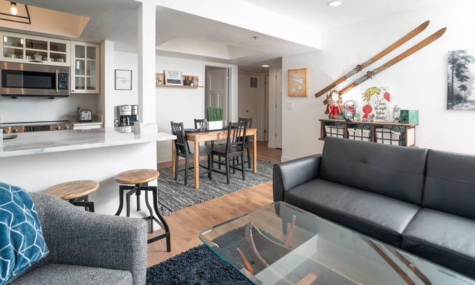 Kimball Junction Condo | Alpine Bliss: 2BD, 2BA Near Park City Ski & Shops