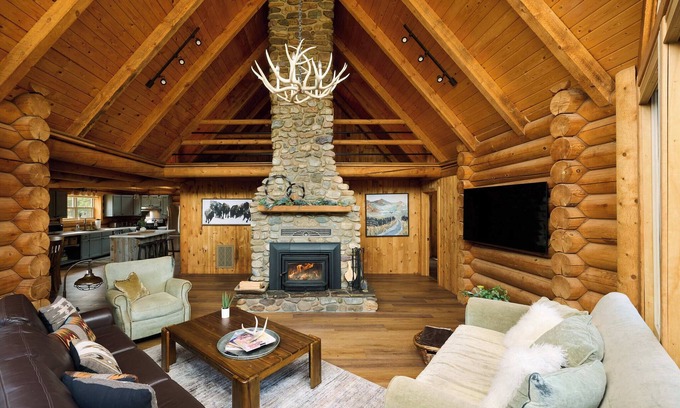 Superior House | Alpine Falls Ranch