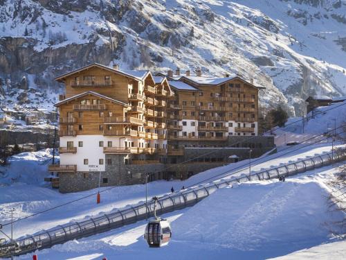 Tignes Apartment | Alpine Stay w Spa Views