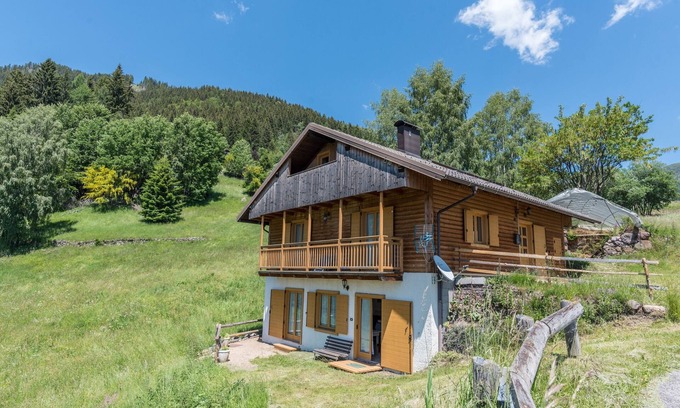 Palu del Fersina House | Alpine Vacation Home "Baita Serpillo" with Unique Mountain View & Private Garden