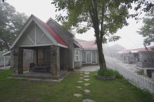 Khaira Gali House | Alsakoon Residence