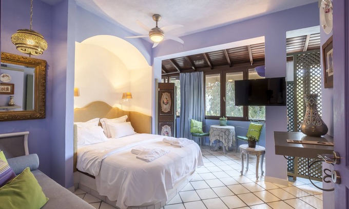 Paradhisos Bed & Breakfast | Alterra Vita Studio at a cozy B&B