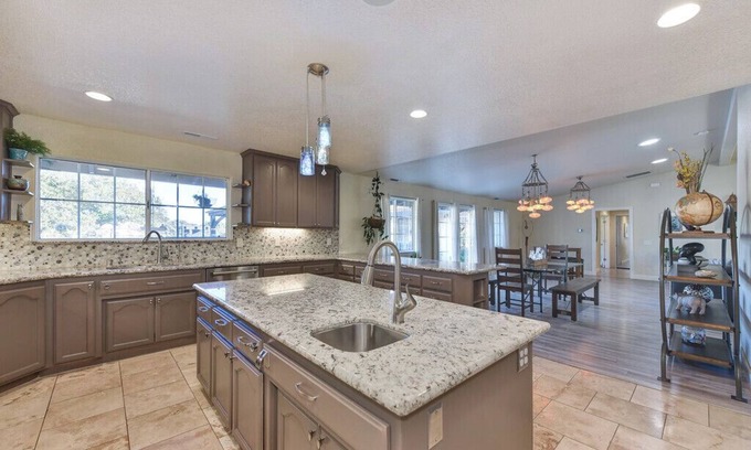 Woodland House | Althea House 5-bedroom house on 5 acres