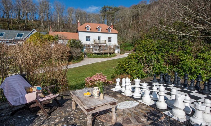 Downderry House | ALTIDO Stunning 6-bed coastal house w/ Garden & Parking