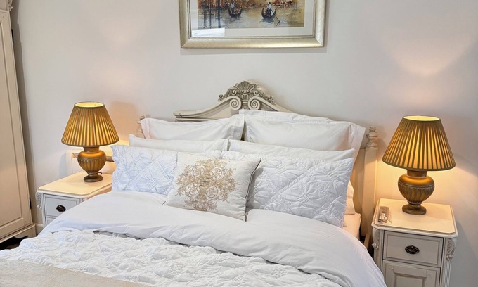 Inverurie Cottage | Altons Bothy Guest House entire property & free parking nInverurie Aberdeenshire