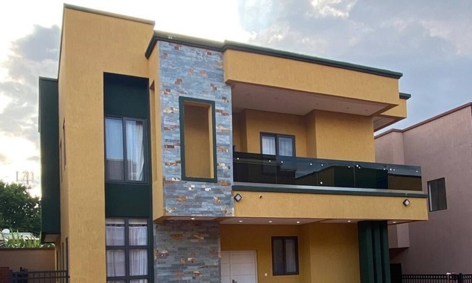 Kumasi Apartment | Alveera Apartments, Spacious 4-bedroom in charming Kumasi with WiFi, AC