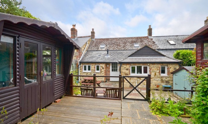 Freshwater Cottage | Alvina, charming cottage located in the West Wight
