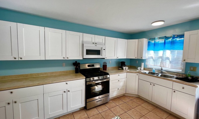 Treasure Cay House | Aly's Hideaway 2-Bdrm with Dock Slip - Green Turtle Cay