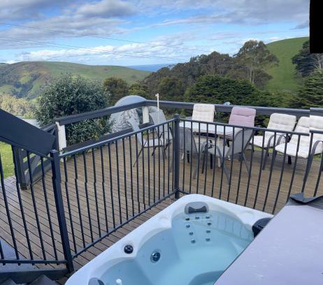 Apollo Bay House | Alyeska farm house