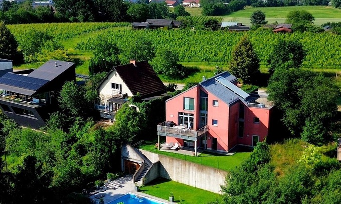Leonding Villa | Am Weinberg, 5min Linz Zentrum, 4 Schlafzimmer, Arbeitszimmer, Pool, Sauna