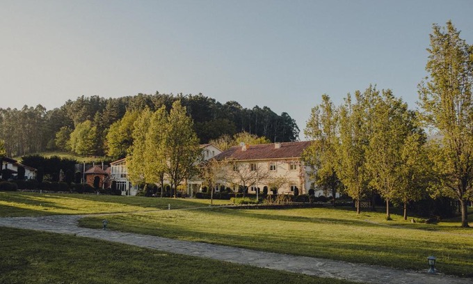 Traslavina Hotel | Amalurra Ecohotel & Retreat Center