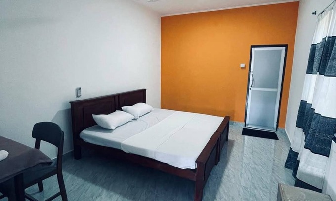 New Town Cabin | Amani Homes,4-bedroom building with WiFi, and AC in delightful Anuradhapura