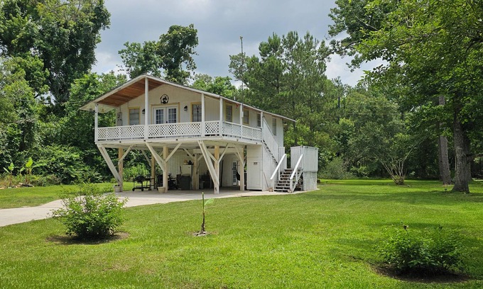 Barrett Cabin | Amarilla Casita By The River