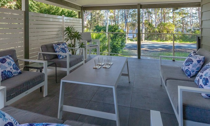 Smiths Lake House | Amaroo Sunset Lodge - Pacific Palms Holidays