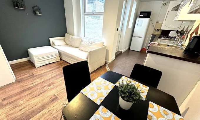 Fulham Broadway Apartment | Amazing 1 bed flat in Fulham near Chelsea Stadium!