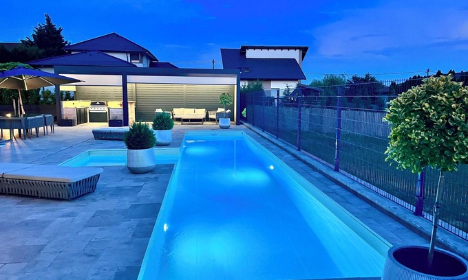 Isaszeg Villa | Amazing 3 bedroom villa with outdoor pool next to Budapest