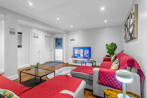 Vieux-Rosemont Apartment | Amazing 3-Bedrooms in Rosemont - Montreal