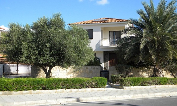 Pissouri Villa | Amazing 4 Bed Villa, Close to the beach, 10m x 5m Pool. Free WIFI