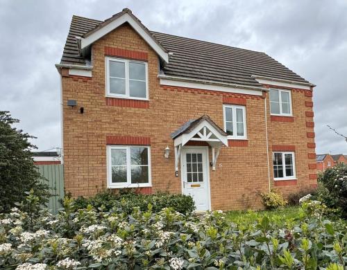 Bedford Villa | Amazing 5 Bedrooms - 10 Beds Detached House in Bedford