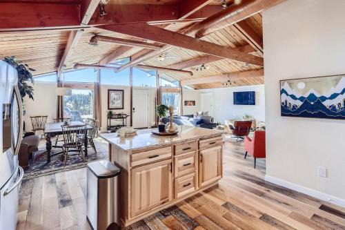 Alma House | Amazing 5BR Hot Tub Game Room Mountain Views