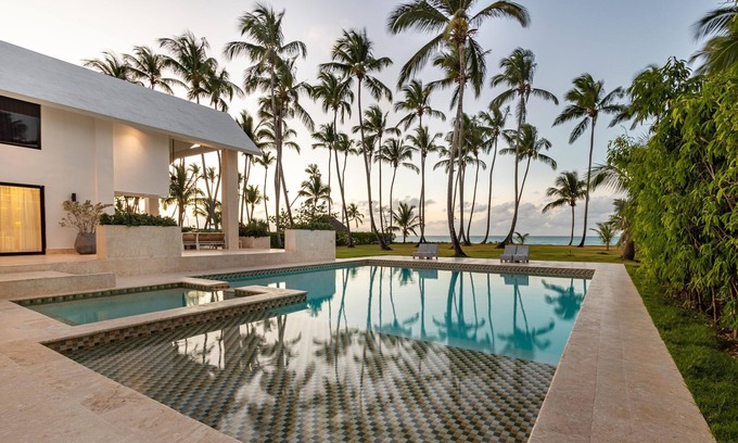 Las Terrenas Villa | Amazing beach front new villa. Beatifull 8 suites for 20 guests. Cheff optional