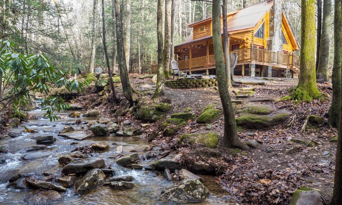 Purlear Cabin | Amazing Cabin by a Stream- Private Creekside Cozy Log Cabin with Hot Tub & Wifi