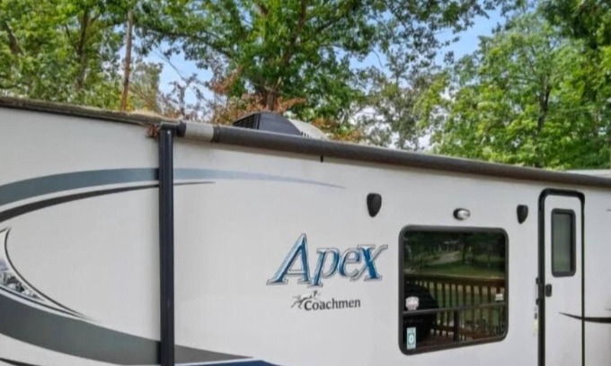 Sevierville RV Rental | Amazing campground on the lake in Sevierville - 2 bedrooms available