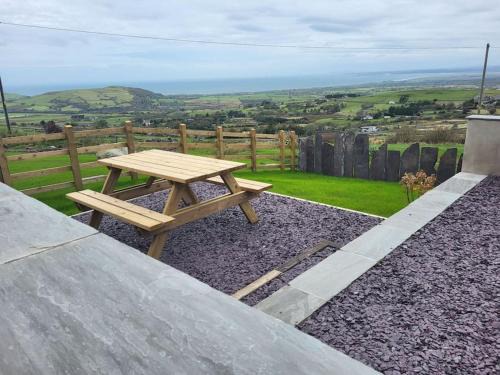 Llanllyfni House | Amazing coastal & sunset views in Eryri (Snowdonia)