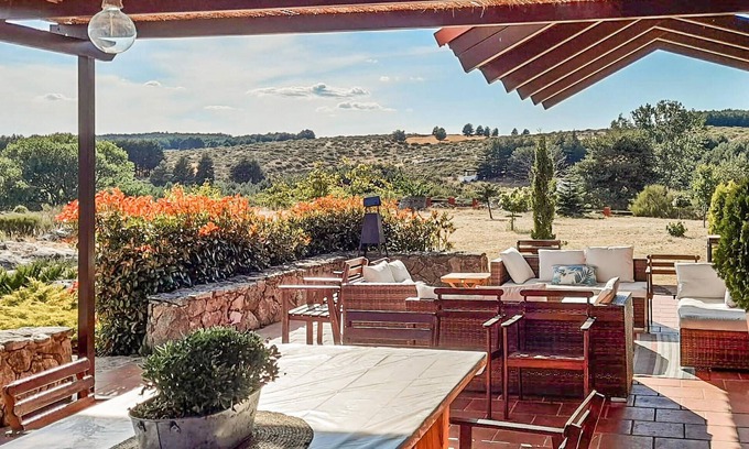 Navarredonda de Gredos House | Amazing home in Navarredonda de Gredos