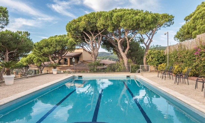 Cabrils House | Amazing home in Cabrils with WiFi