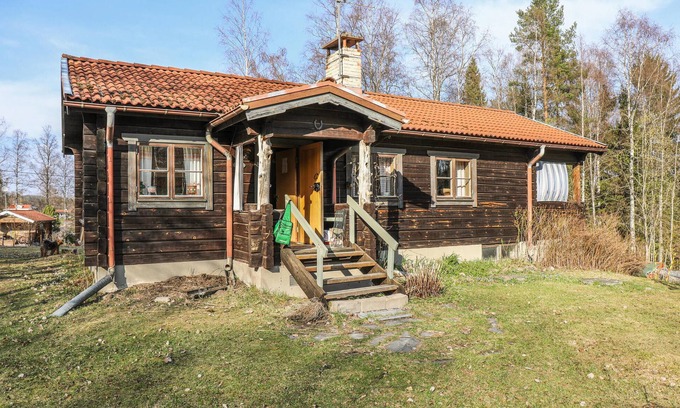 Enviken House | Amazing home in Enviken with lake view
