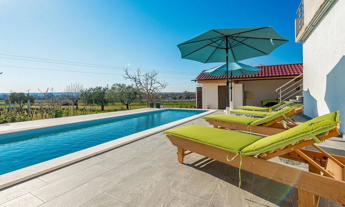 Galovac House | Amazing home in Galovac