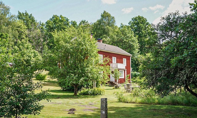 Hovmantorp House | Amazing home in Hovmantorp with WiFi