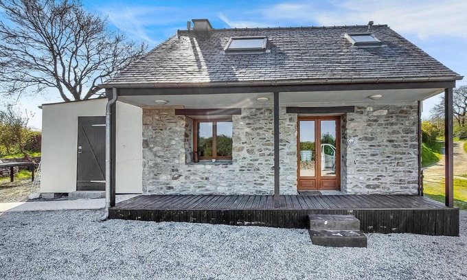 Lanneanou House | Amazing home in Lannéanou with WiFi