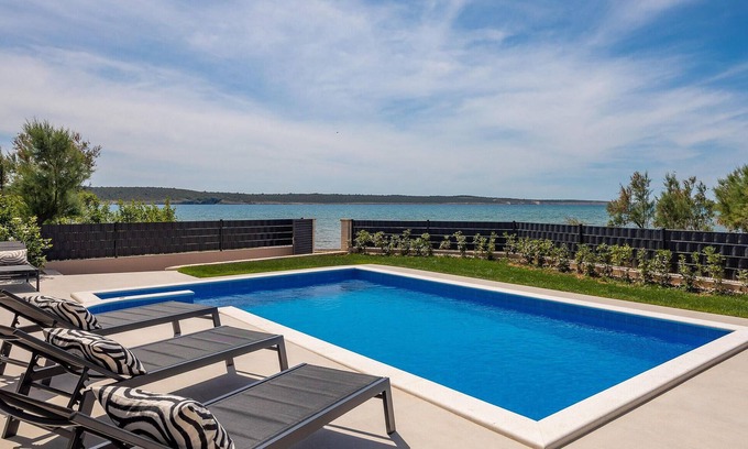 Ljubac House | Amazing home in Ljubac with WiFi