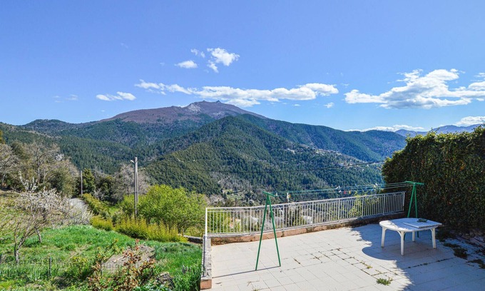 Morosaglia House | Amazing home in Morosaglia with WiFi