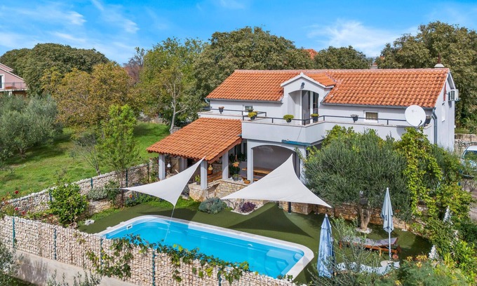 Promina House | Amazing home in Oklaj with WiFi