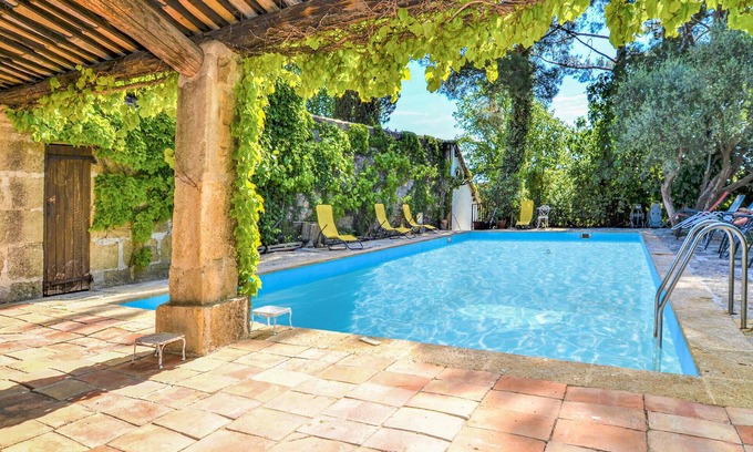 Sernhac House | Amazing home in Sernhac with WiFi