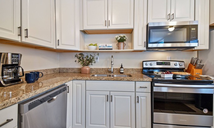 North Park City House | Amazing loaction near ski reosrts, main street. 4-bedrooms with hot tub