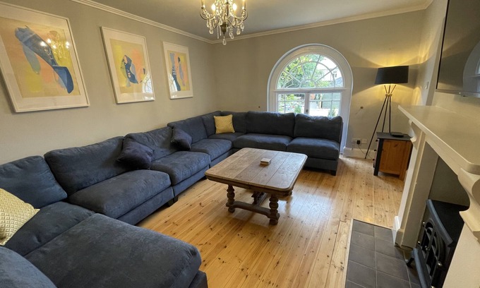 Whitchurch House | Amazing location large spacious 3 storey Georgian listed building sleeps 15