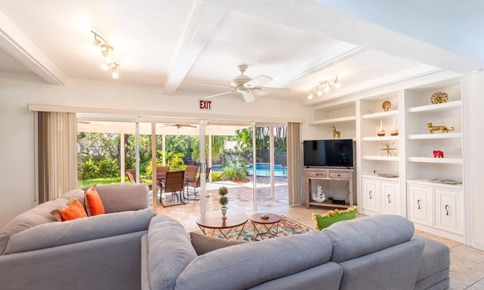 Hollywood Lakes House | Amazing LUXURY Villa Walk 10min to Hollywood Beach