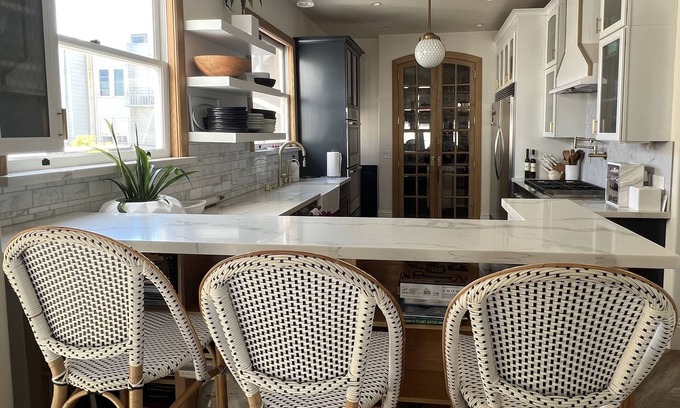 Marina District Apartment | Amazing Marina District 2 Bedroom Apartment with Rooftop Deck