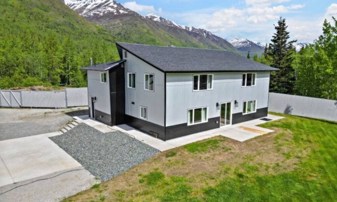 Chugiak House | Amazing Mountain Views from Large Home Near Eklutna Lake, Sleeps 7