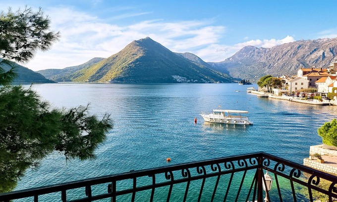 Perast Apartment | Amazing panoramic view of Perast – 1 min from sea