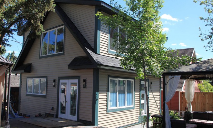 High River House | Amazing Peace Chalet Oasis - Rockies Doorway/Easy 20 min commute Calgary South
