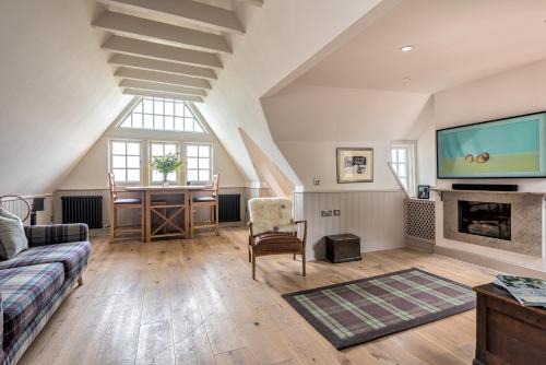 Old Town Apartment | Amazing penthouse, stunning views, Castle 2 mins