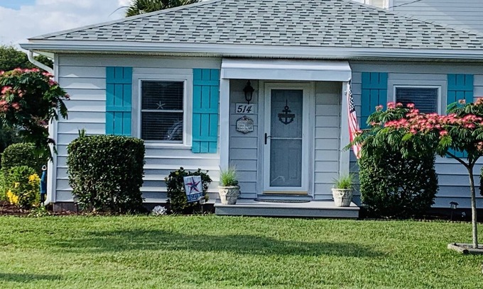 Kure Beach House | AMAZING place!Close to beach, pier and restaurants.Huge fenced yard! This is it!
