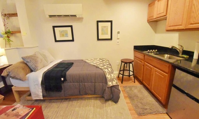 North End Apartment | Amazing price and location/parking -North End (M1S)